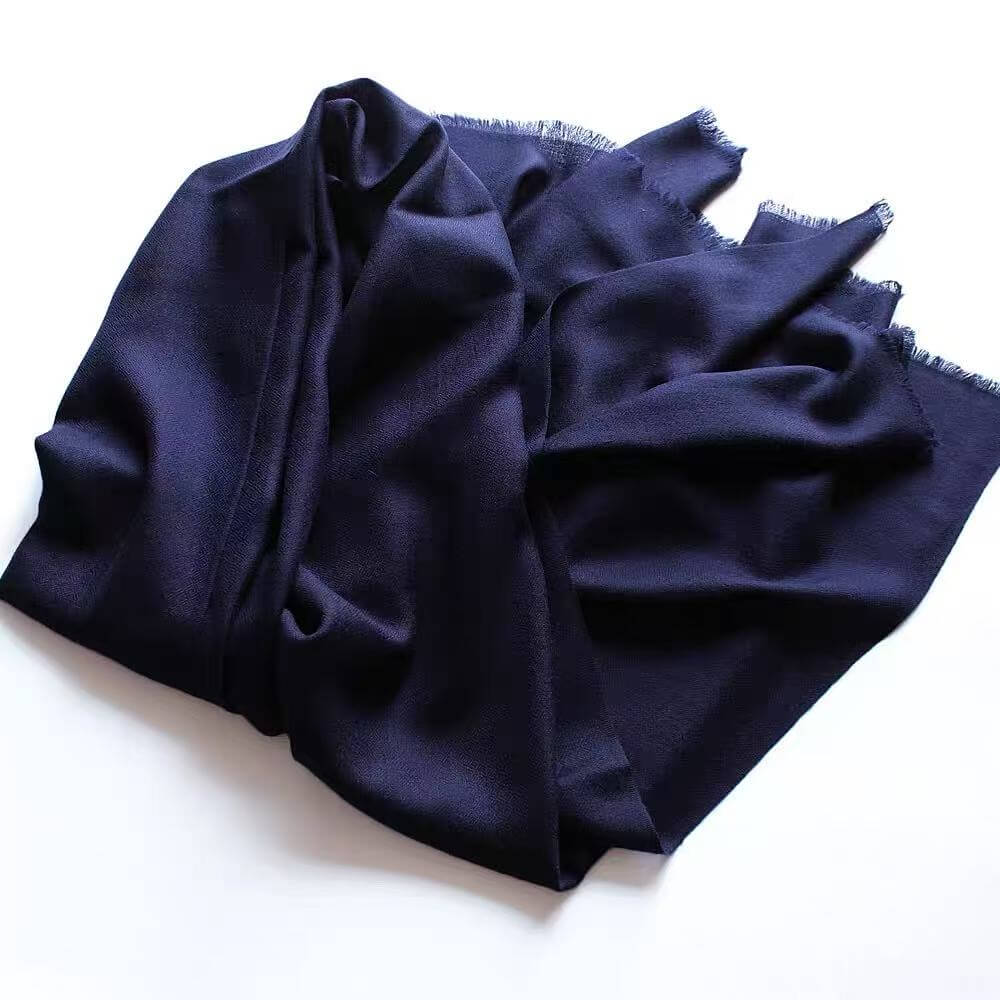 Large 210x80cm cashmere travel wrap with elegant drape