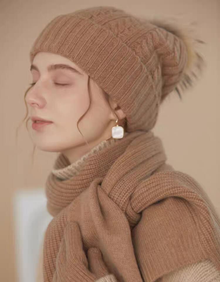 undyed beige cashmere scarf,Soft and warm women’s cashmere winter scarf detail close-up