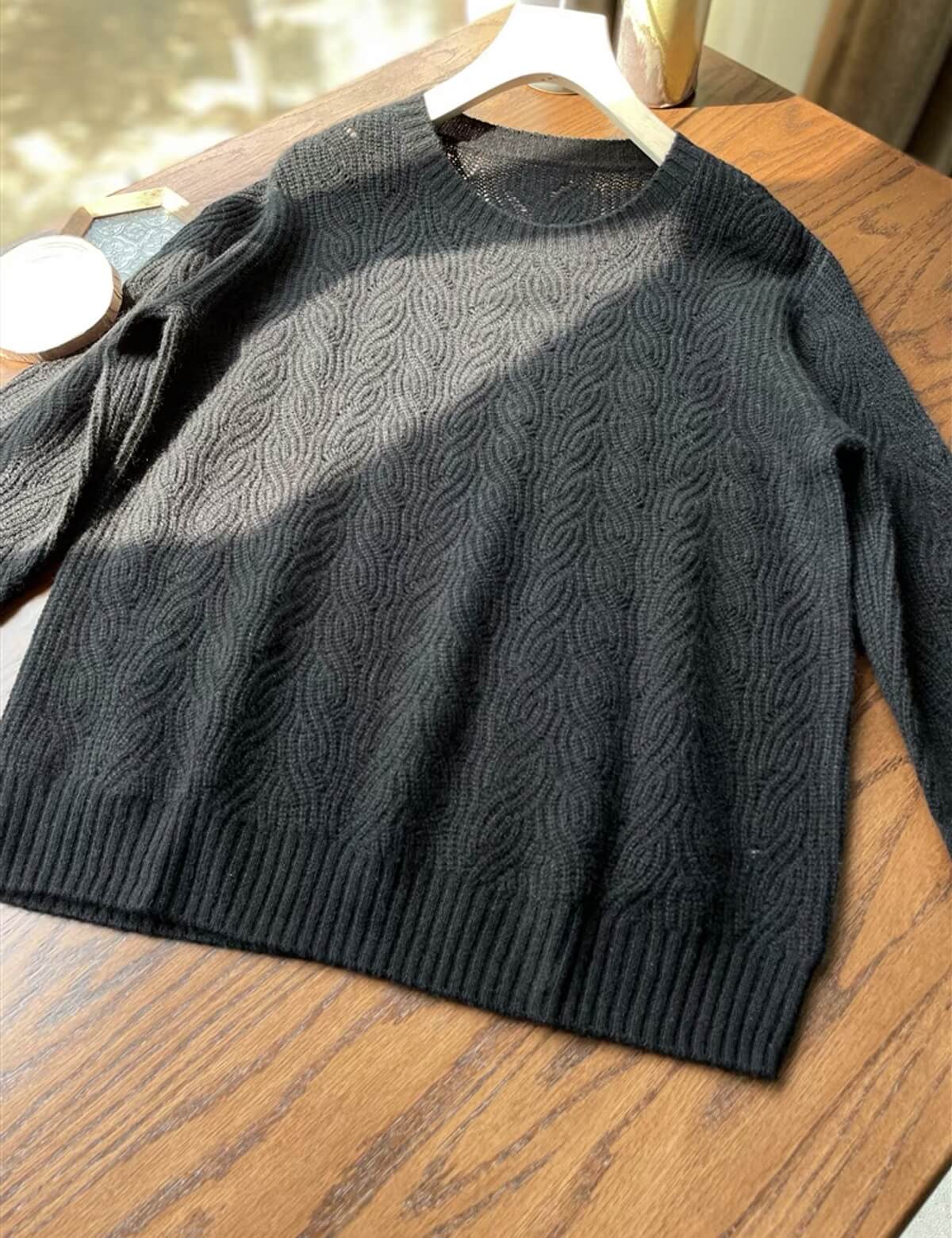 Luxurious 100% Cashmere Sweater for Women – Featherlight Warmth with Artful Elegance in black