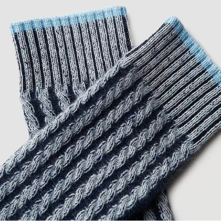 Women’s 100% Cashmere Cable Knit Mittens in light blue