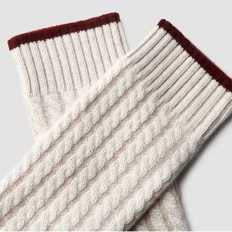 Women’s 100% Cashmere Cable Knit Mittens in cream white