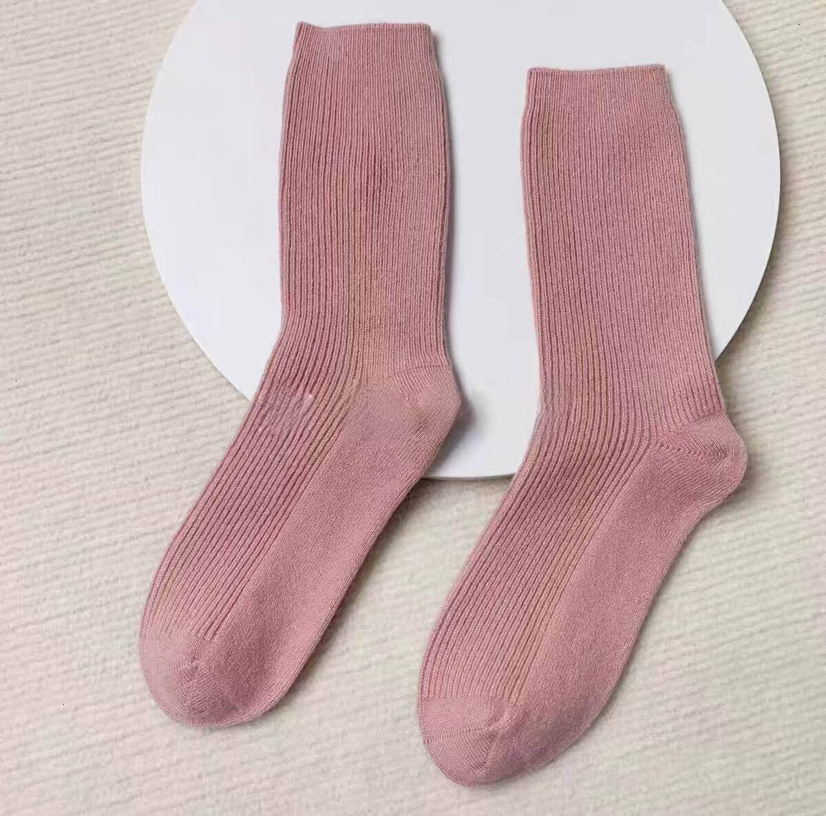 The Ribbed Cashmere Socks in pink