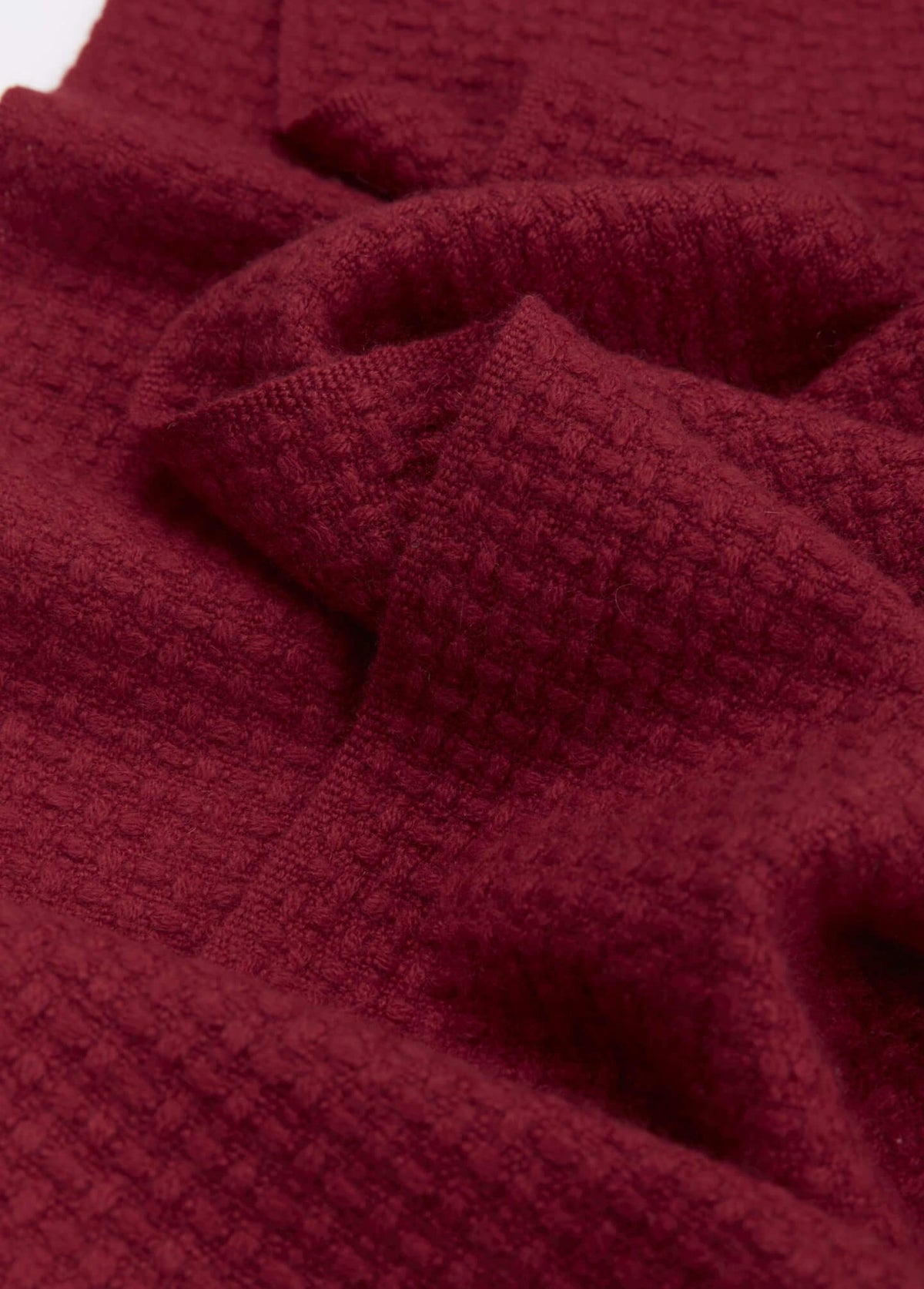 Classic red cashmere scarf with artisanal tassel details