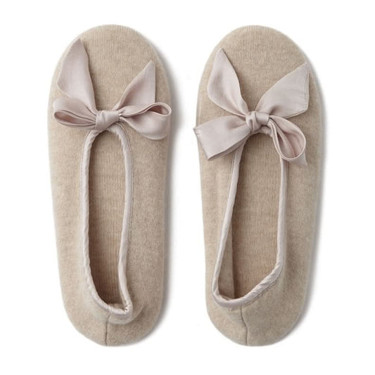 Step into cozy luxury with our Slippers Women's cashmere slipper shoes. Ultra-Soft 100% Cashmere House Shoes for Women - Ballet Flat Style with Tone-on-Tone Bow