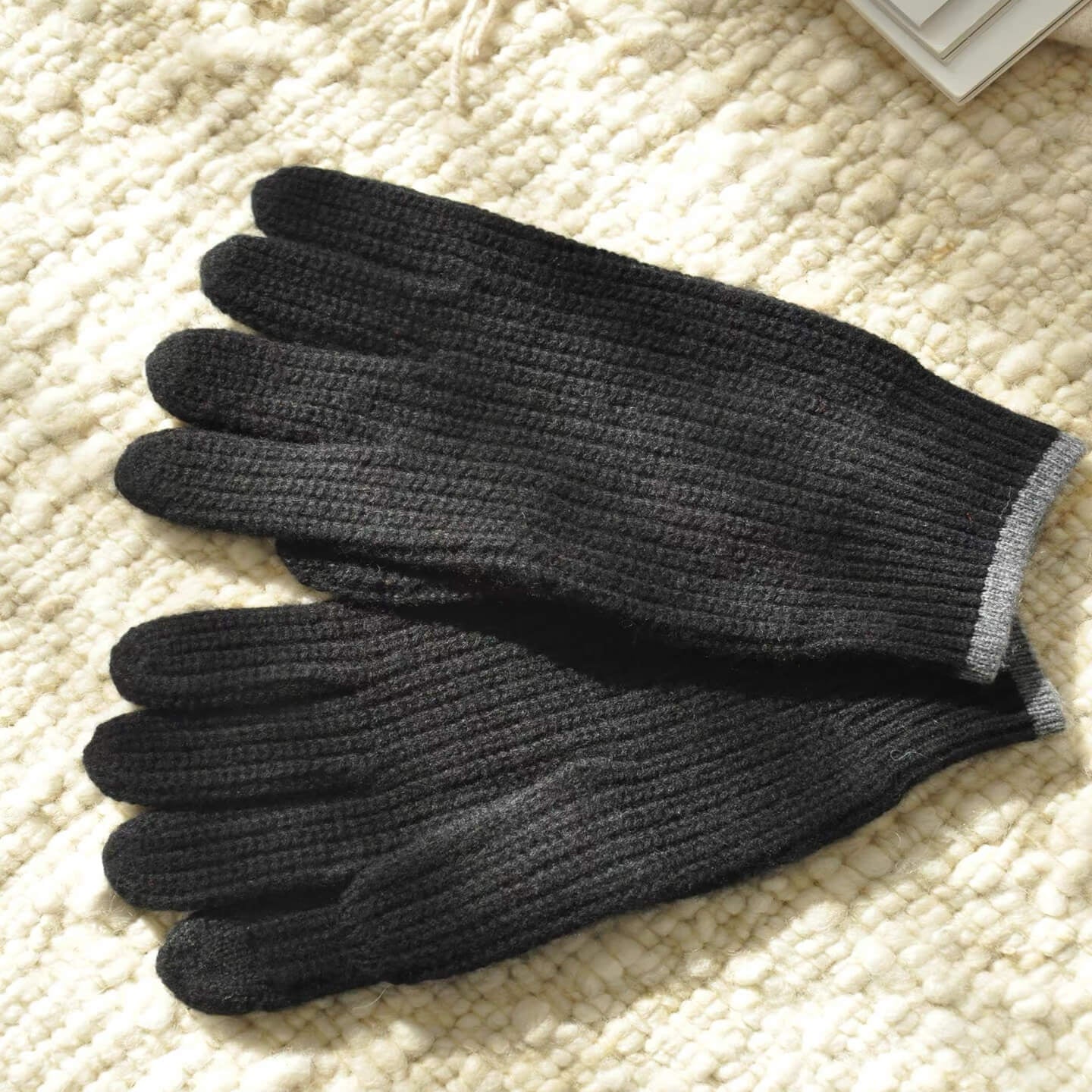 100% pure cashmere gloves for men in black color, ribbed thick cashmere gloves for men