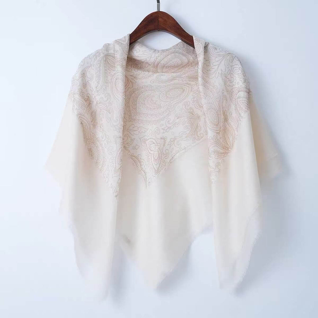 Can You Wear Cashmere in Summer? 7 Lightweight Ways to Style It
