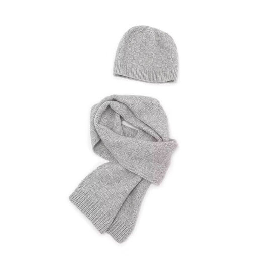 	Cashmere men’s hat and scarf set light grey,Winter cashmere men’s hat and scarf styling
Cashmere men’s hat and scarf for ski travel