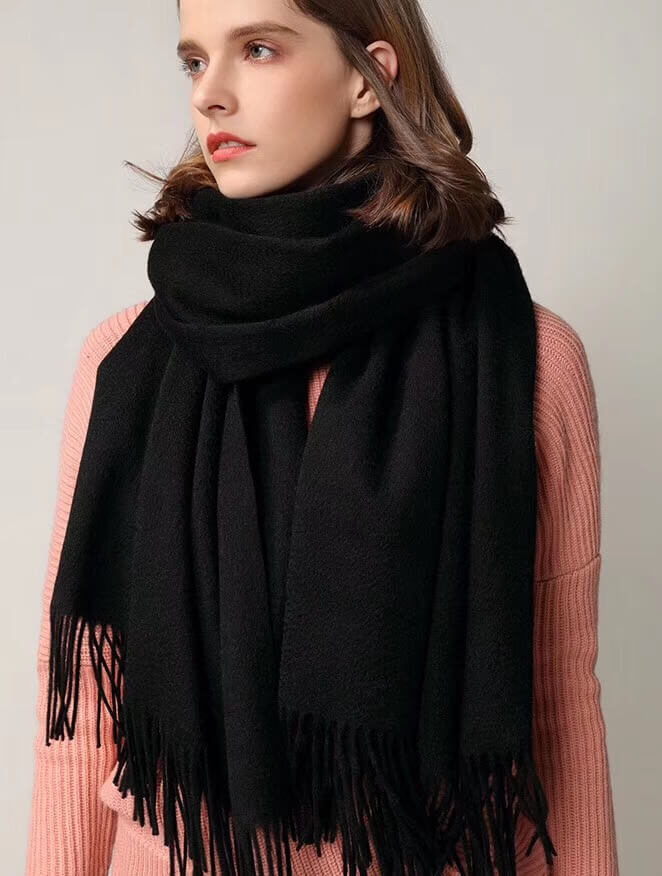 E100% Grade A cashmere winter scarf for women in classic black with fringed ends