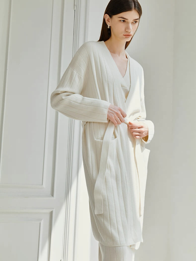 Luxury cashmere wide-rib knit cardigan for women in white
