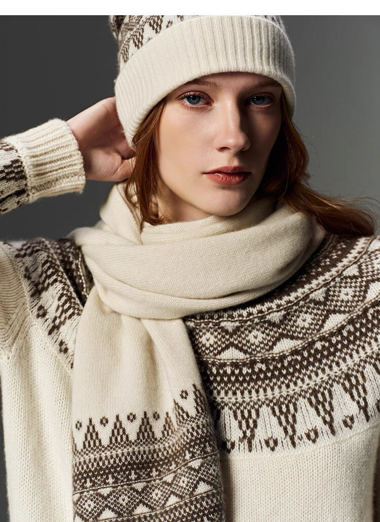 Fair Isle cashmere winter accessory in white