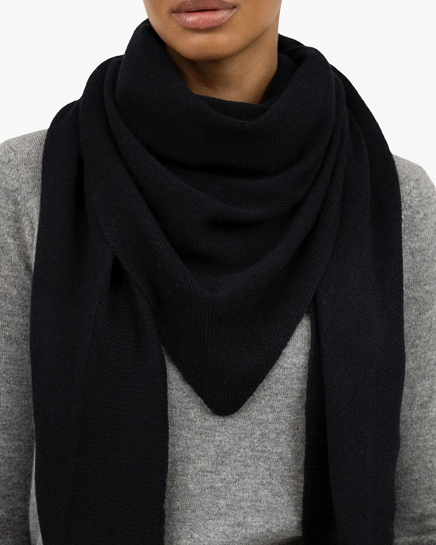 100% cashmere knitted triangle shawl in black