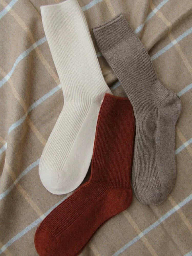 The Ribbed 100% Cashmere Bed Socks in wine red for women,Luxury Cashmere Indoor Floor Socks for Women