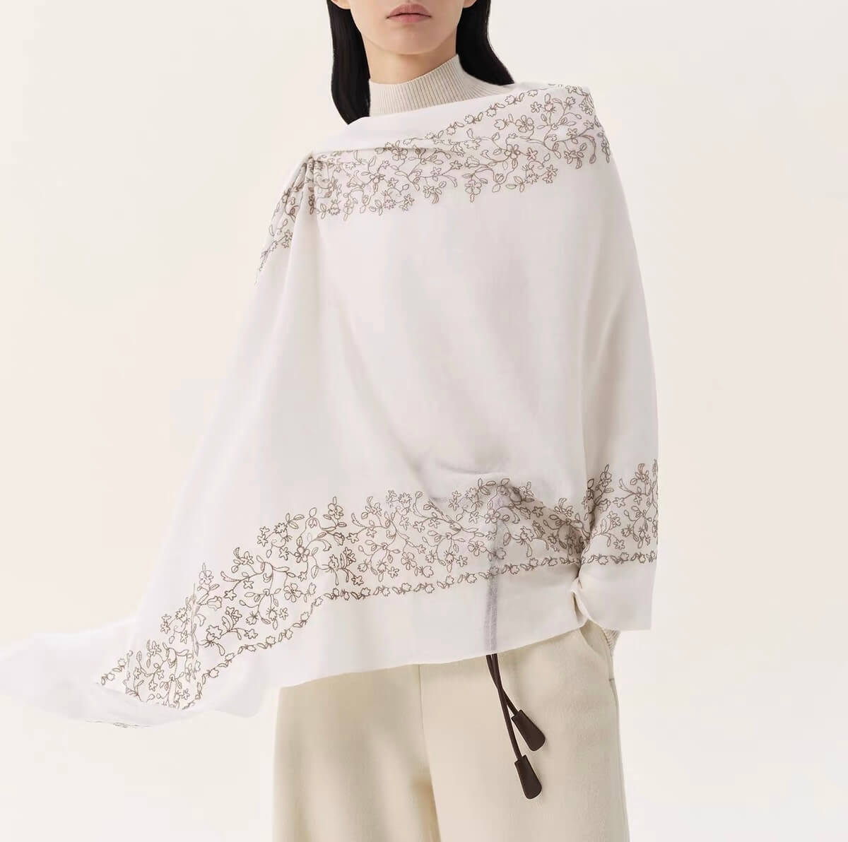 100% cashmere shawl with delicate floral embroidery