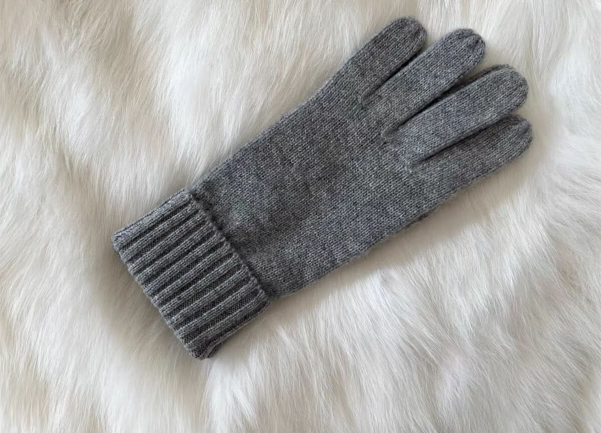 Classic women’s 100% cashmere gloves, cozy luxury cold weather gloves for travel, commuting, and daily wear