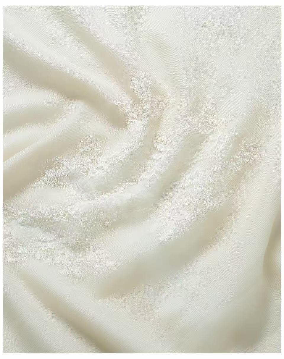 Elegant ivory cashmere shawl with delicate lace border, luxury bridal accessory for wedding day