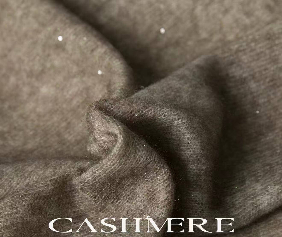 Elegant knitted cashmere scarf with ombré color and four-sided fringe