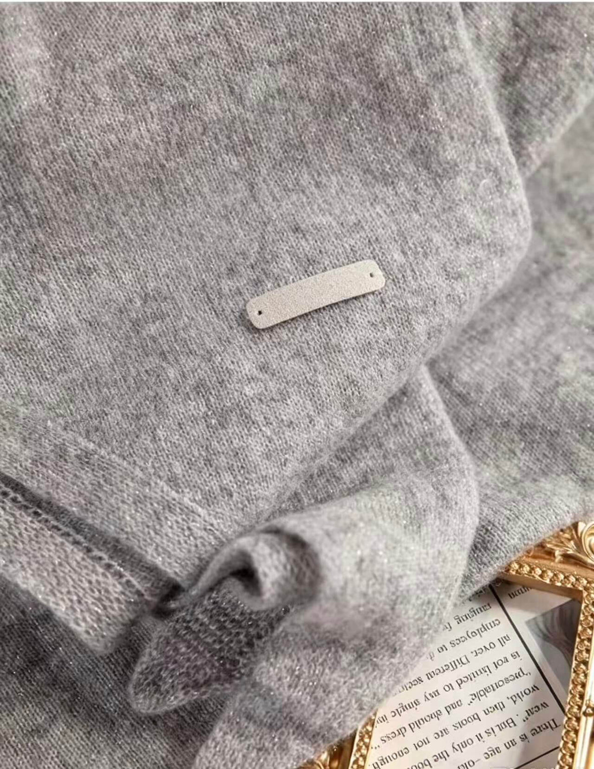 Lightweight 100% cashmere triangle wrap scarf for women, approximately 52g