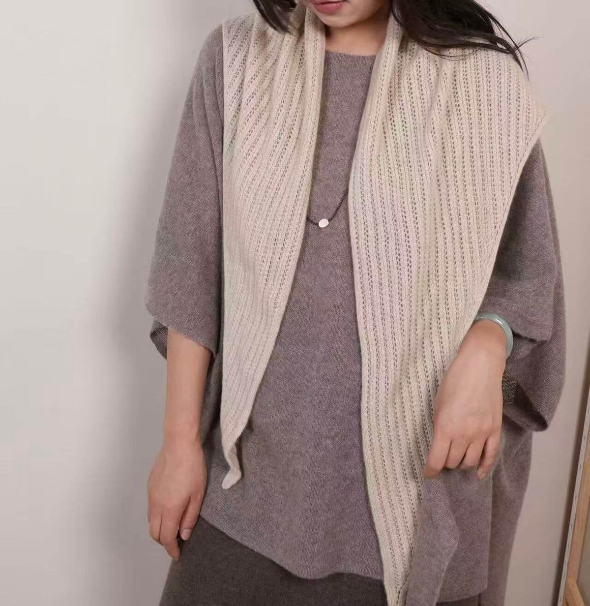 Lightweight 100% cashmere triangular shawl for women