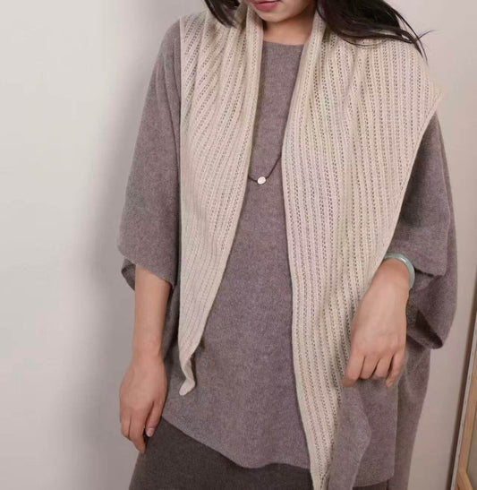 Lightweight 100% cashmere triangular shawl for women