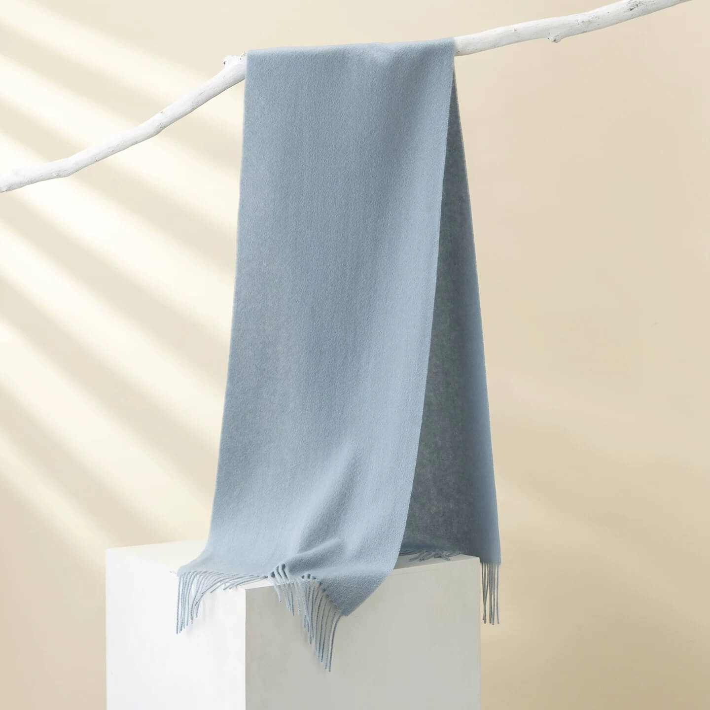 Luxury 100% cashmere finger scarf by VINCI Cashmere in ice blue