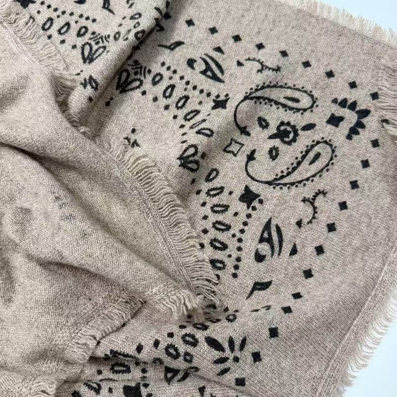 Printed cashmere triangle neck scarf folded from square scarf