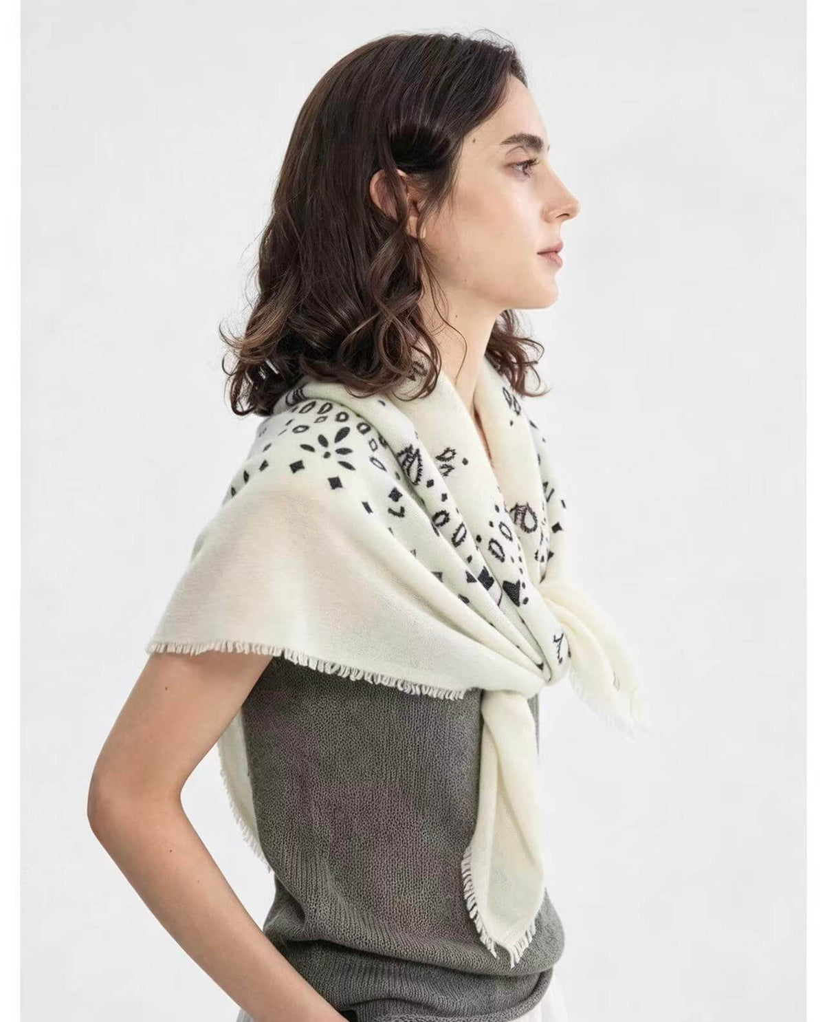 Luxury women’s cashmere paisley square scarf in cream and black