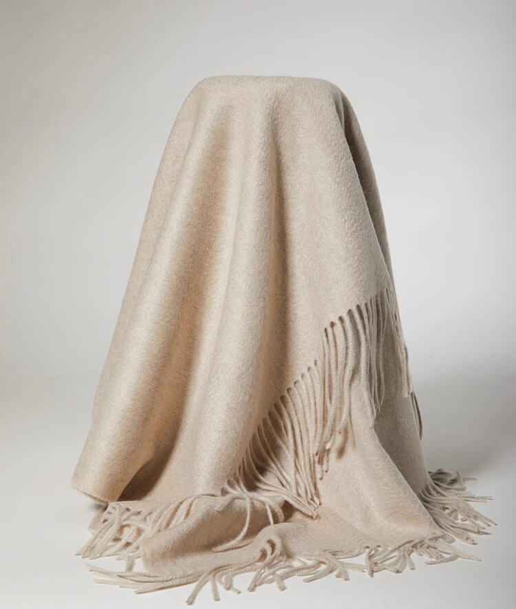 Luxurious 100% Pure Cashmere Scarf Wrap in beige color，Luxury women's cashmere scarf in beige, made from 100% pure Inner Mongolian cashmere