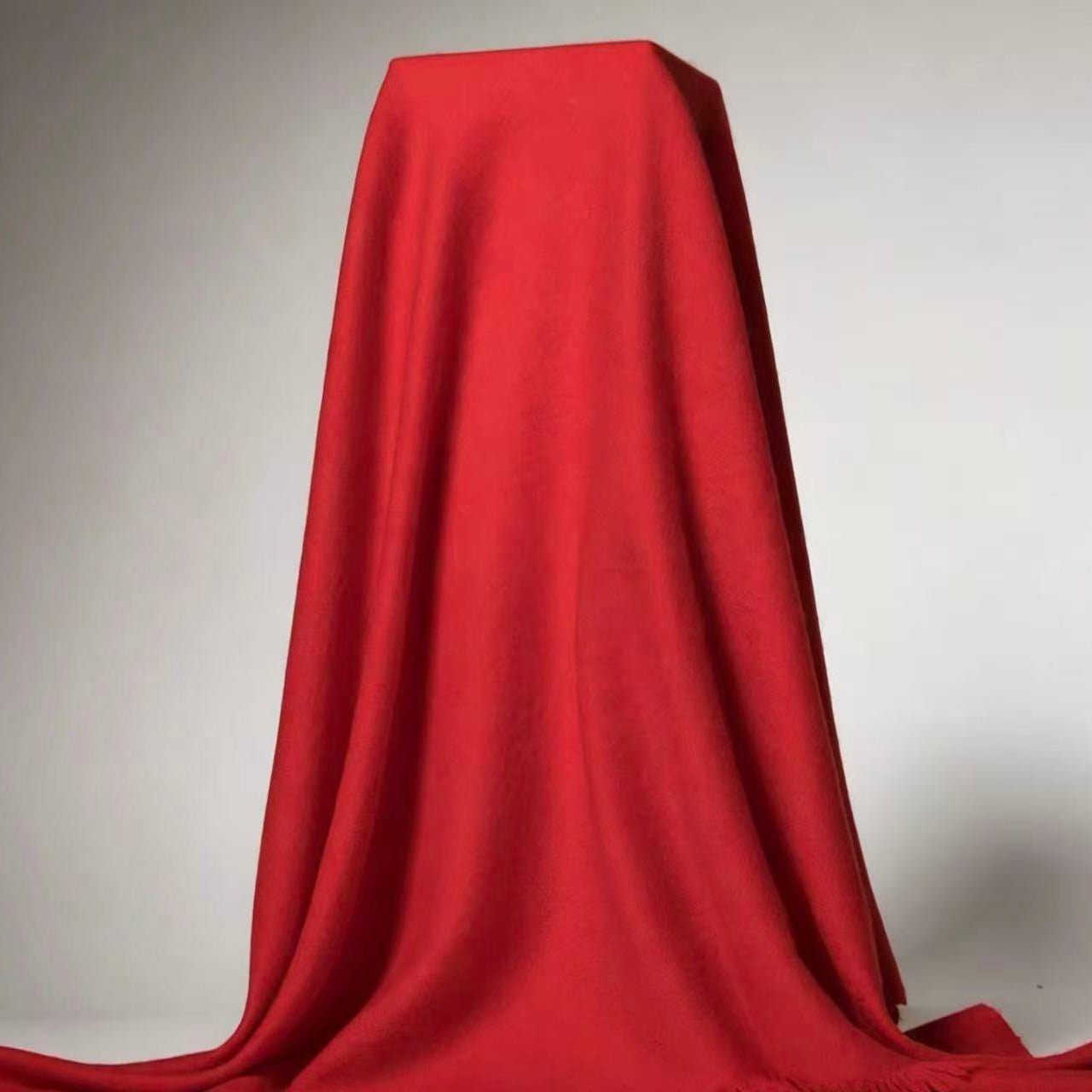 Oversized pure cashmere scarf with elegant diamond texture

