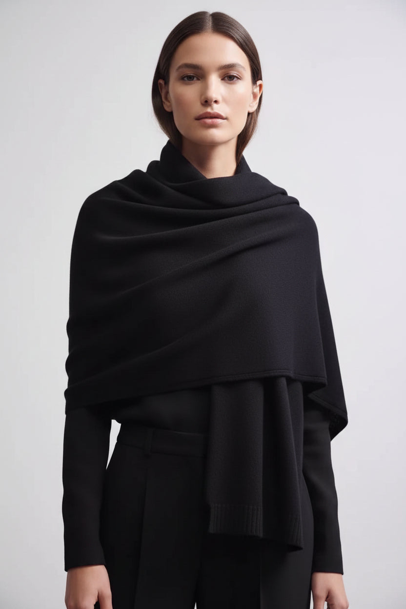 Premium knitted cashmere scarf in elegant black