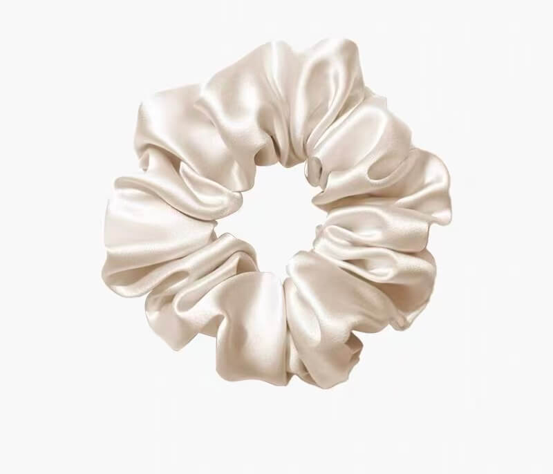 Soft 22 momme silk hair scrunchies designed to reduce frizz and hair breakage