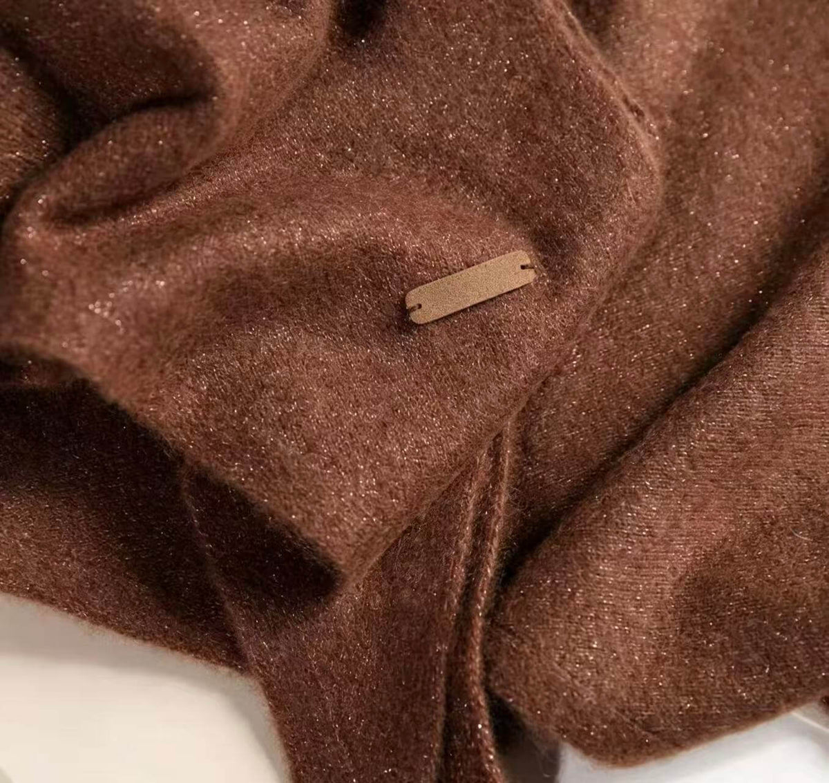 Soft cashmere triangular neck scarf with elegant metallic shimmer for fall and winter