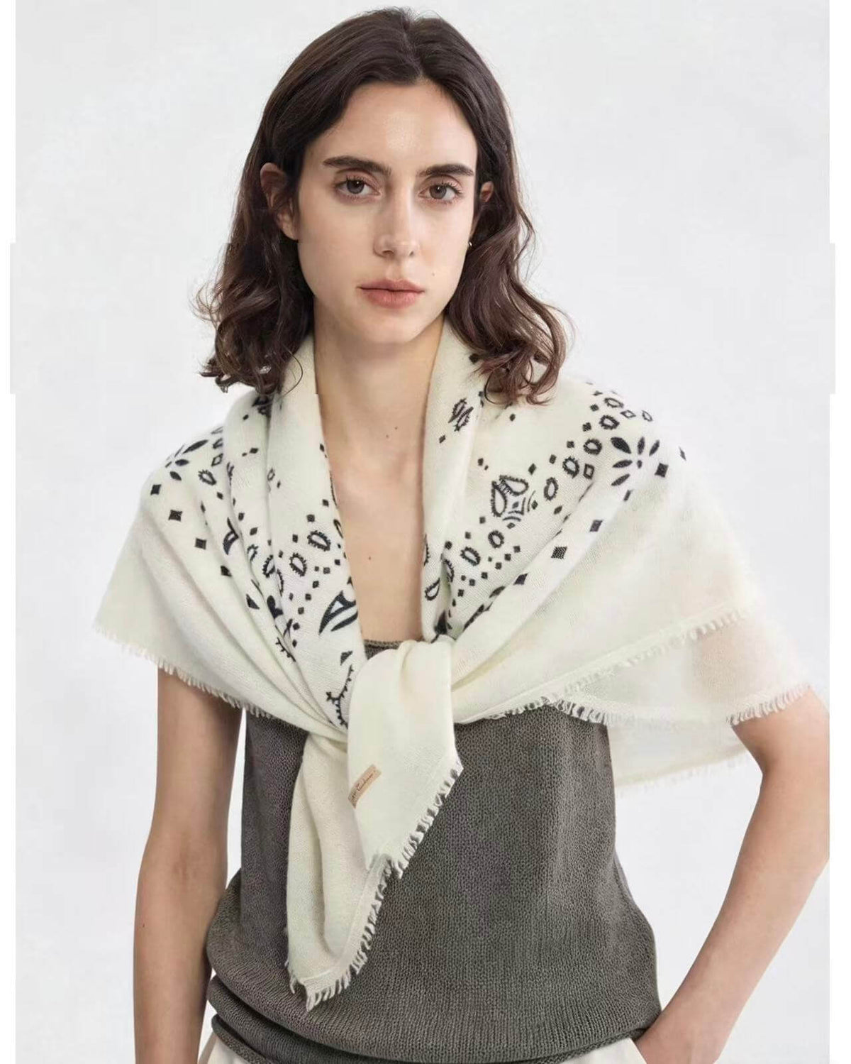 Soft pure cashmere printed square scarf with classic paisley pattern