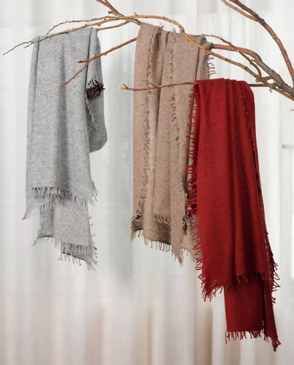 Vinci Cashmere lightweight fringed scarf in 100% pure cashmere