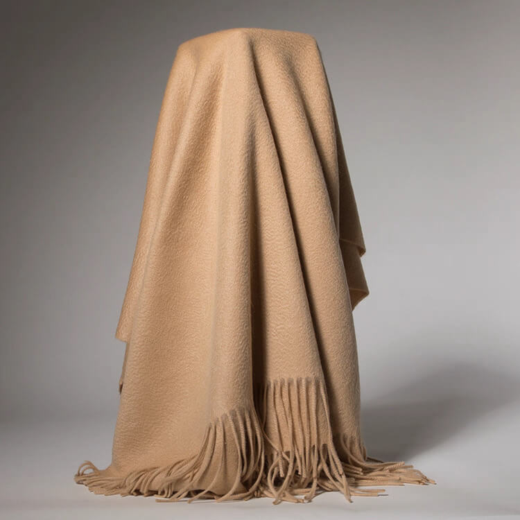 Luxurious 100% Pure Cashmere Scarf Wrap in camel ，Women's 100% pure cashmere scarf in camel with elegant fringe, 200 × 70 cm winter wrap