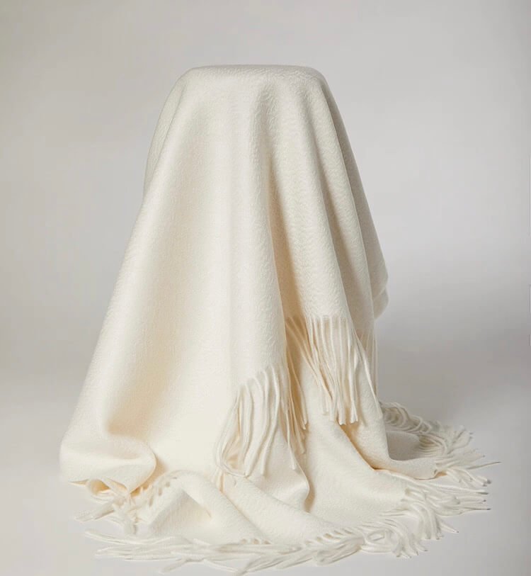 Luxurious 100% Pure Cashmere Scarf Wrap in white ，Women's 100% pure cashmere scarf in white, soft warm winter wrap with classic fringe