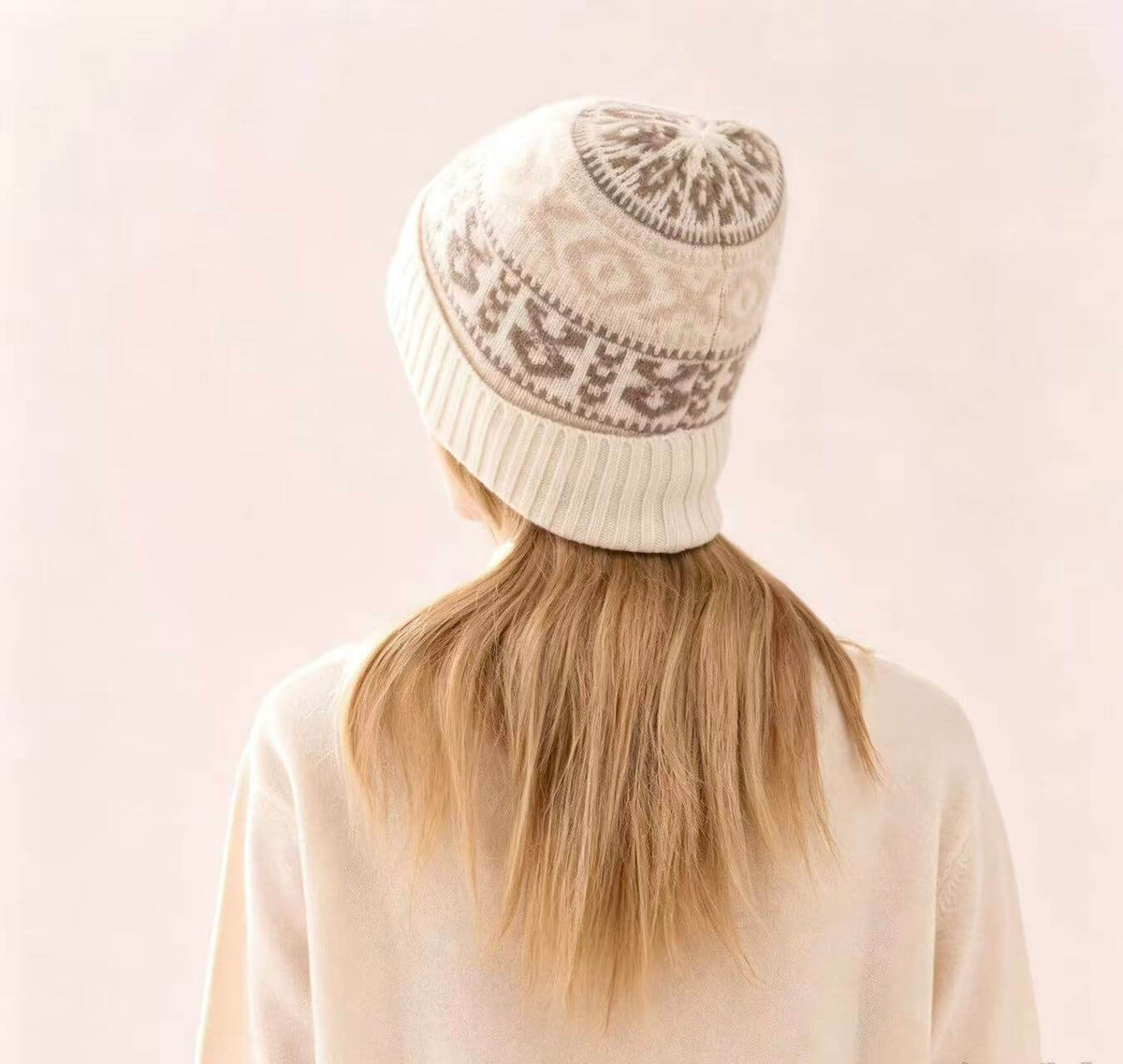 Women’s cashmere knit beanie and five-finger gloves set