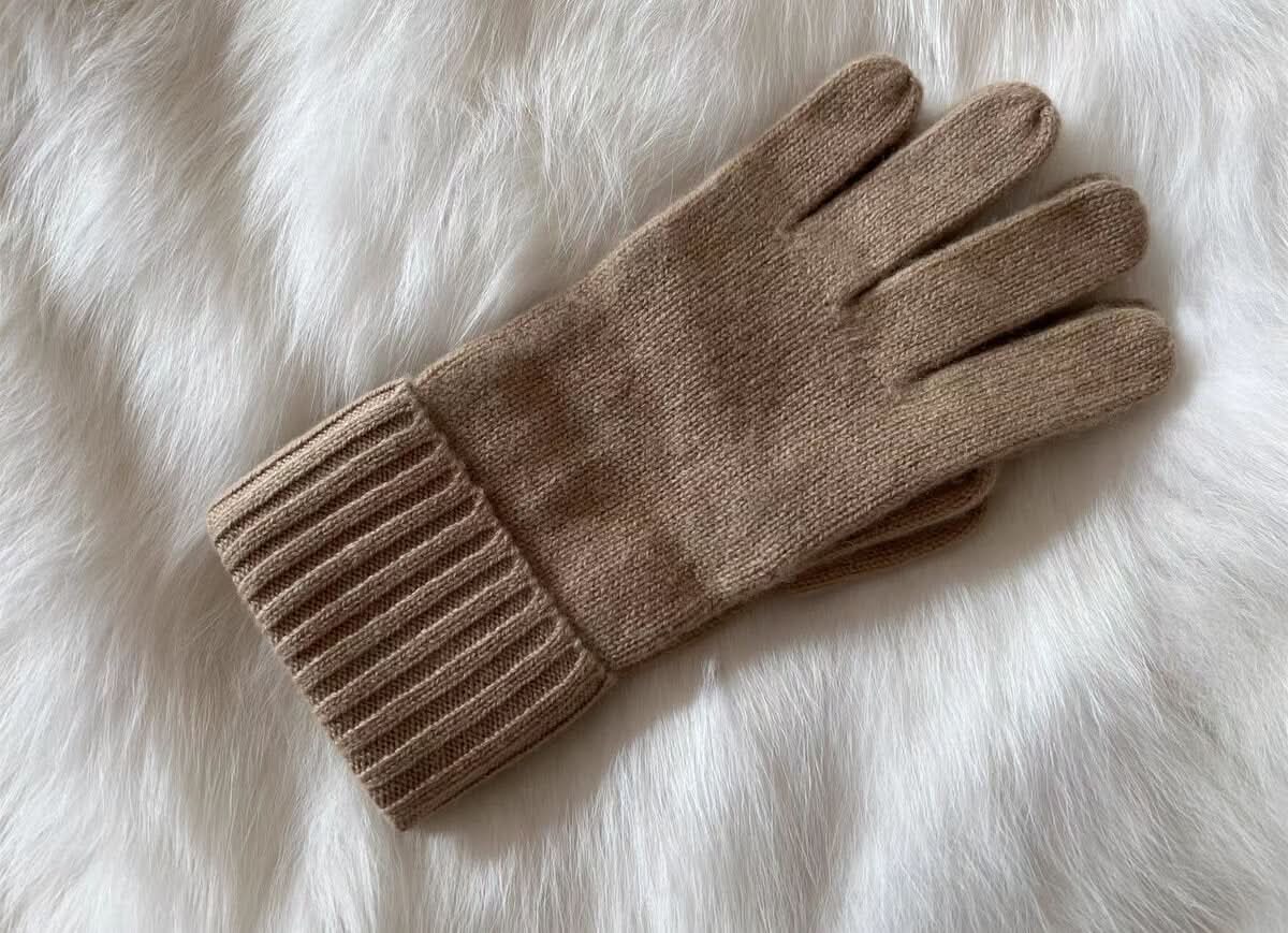 Women’s luxury cashmere gloves with refined knit texture, ultra-soft winter hand warmers in 12 elegant colors
