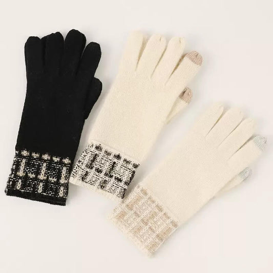 	Black cashmere touchscreen gloves with white plaid cuff
