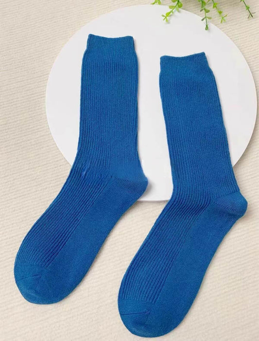 The Ribbed Cashmere Socks in blue
