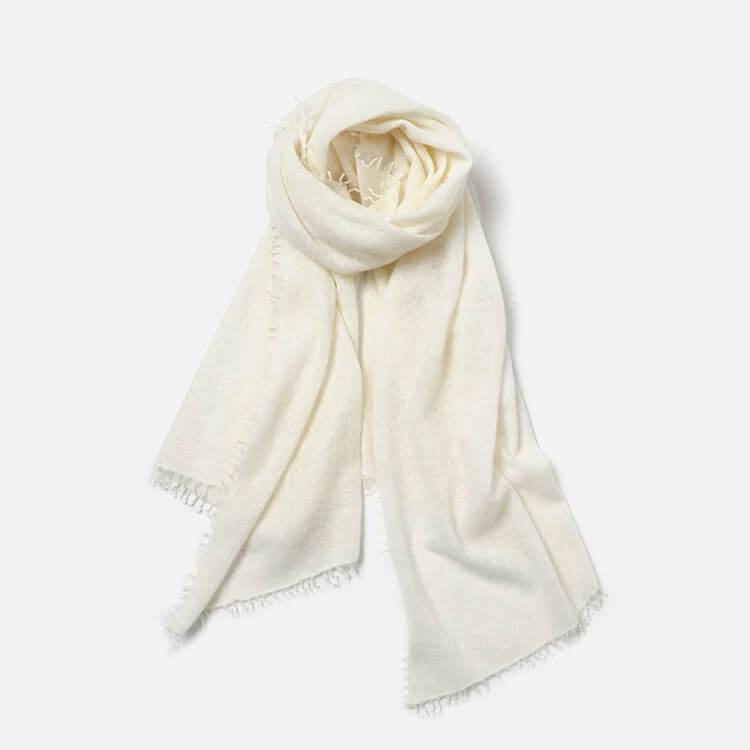 100% cashmere lightweight scarf with hand-twisted fringes