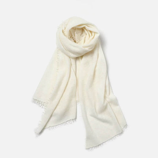 100% cashmere lightweight scarf with hand-twisted fringes