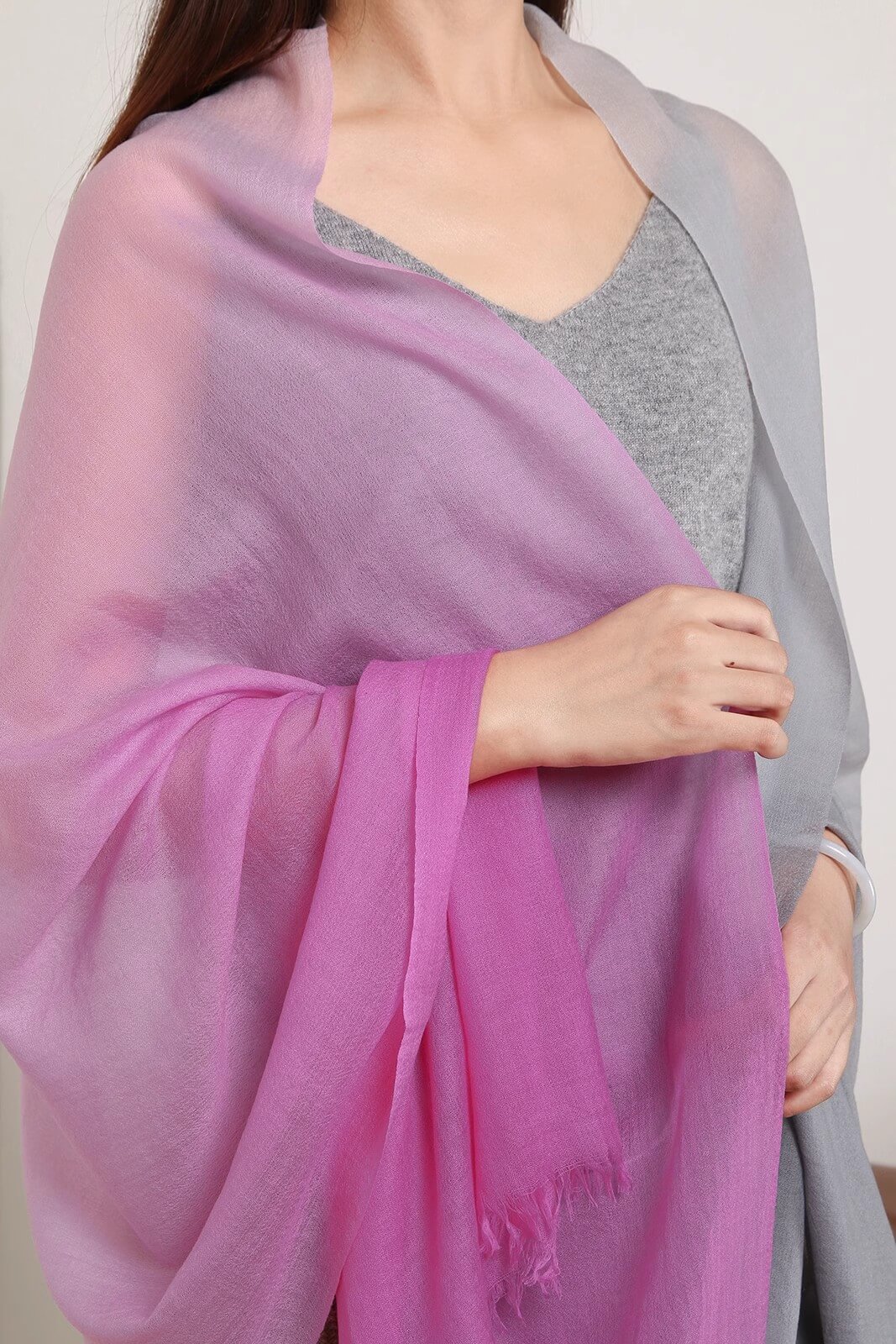 Luxurious 100% Cashmere Gradient Fringed Shawl – Cloud-Soft Elegance for Every Season in pink and grey