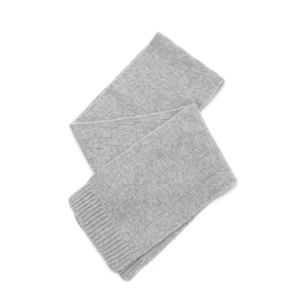 cashmere travel accessories men,Thick cashmere men’s hat and scarf set
Cashmere scarf detail for men’s winter set