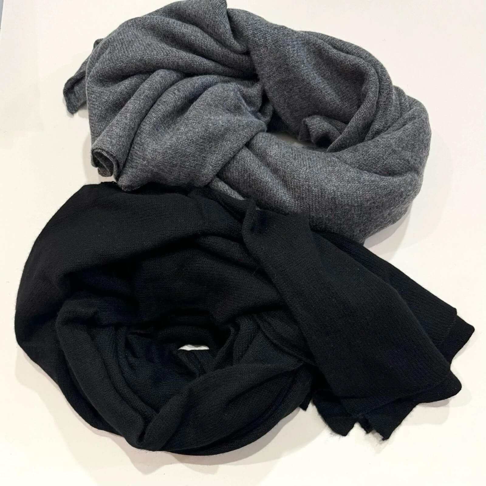Oversized 100% Cashmere Scarf Wrap in black and grey