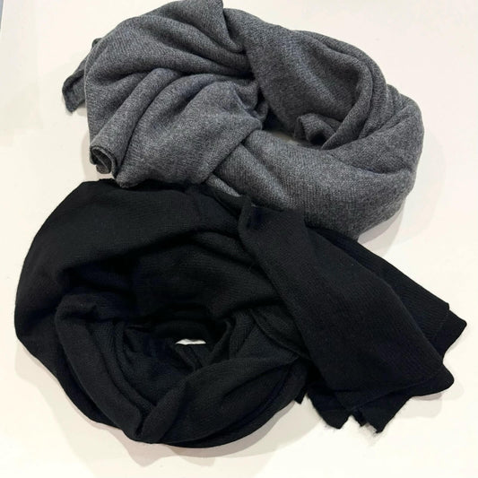 Oversized 100% Cashmere Scarf Wrap in black and grey