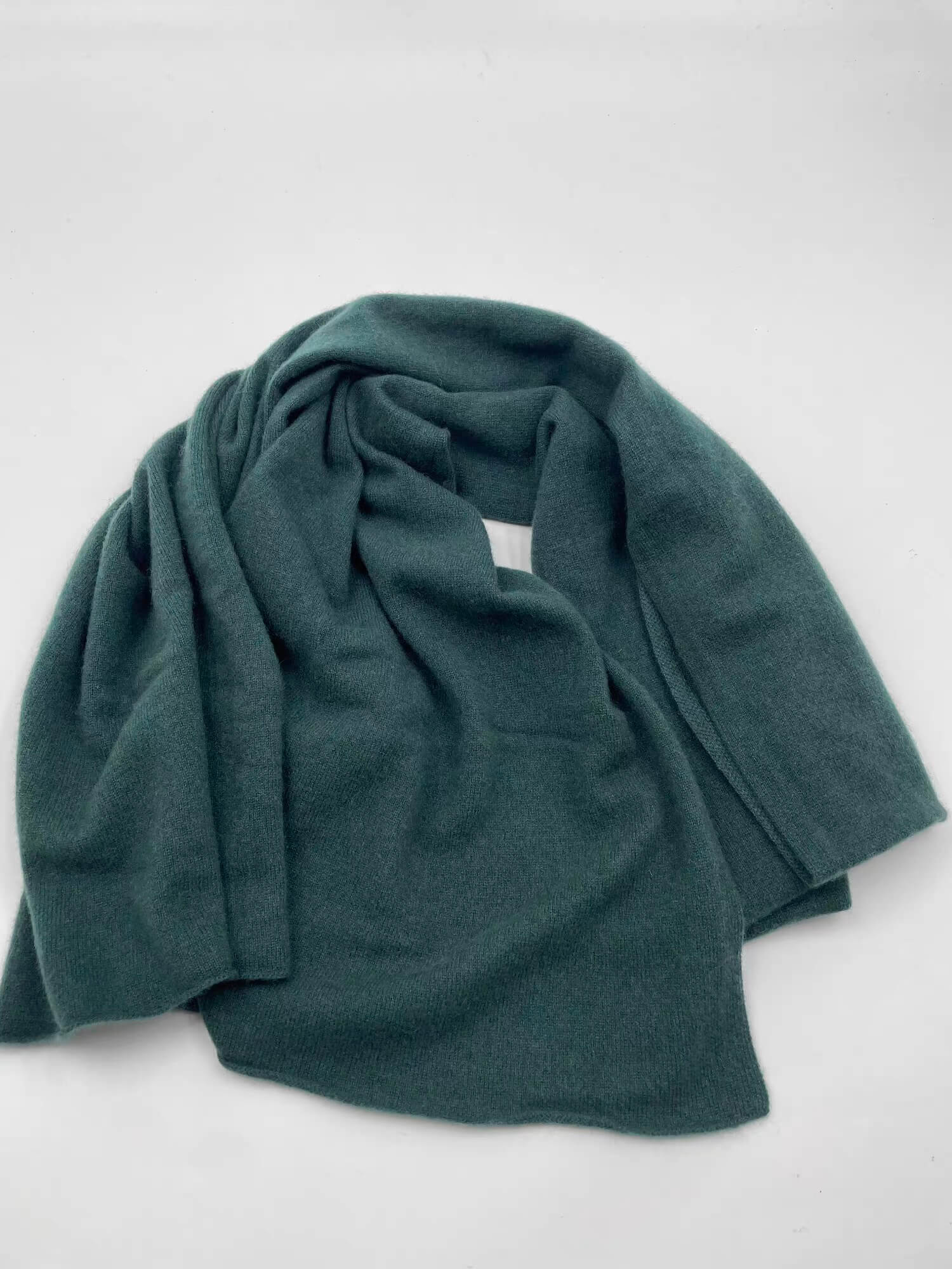 Luxury 100% Cashmere Solid Knit Scarf in deep green for women
