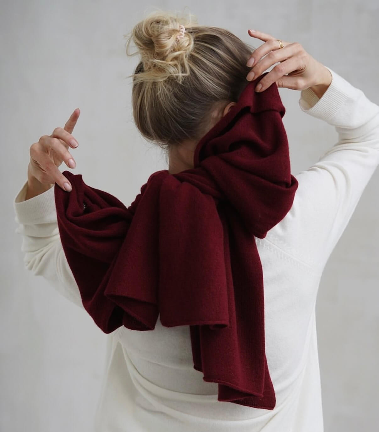 Soft breathable cashmere scarf suitable for men and women