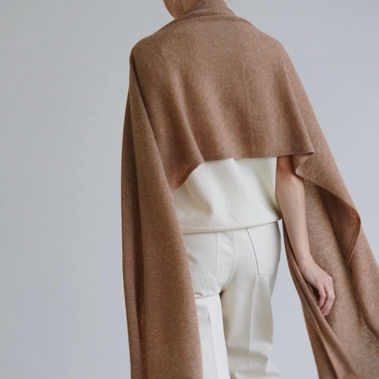 Long cashmere scarf in classic solid colors for everyday wear