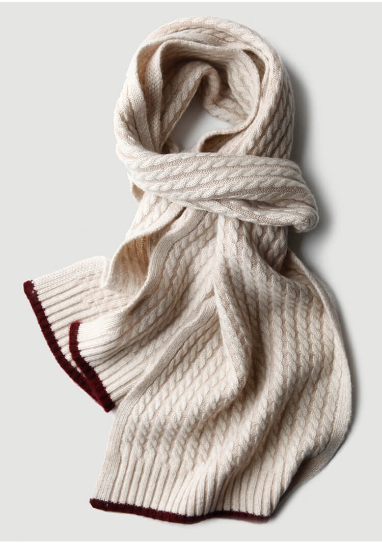 Soft 100% cashmere cable-knit scarf in ivory