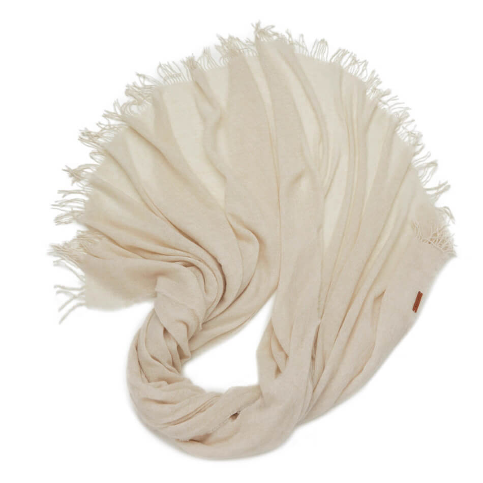 	Natural beige and camel cashmere shawl with hand-twisted fringes